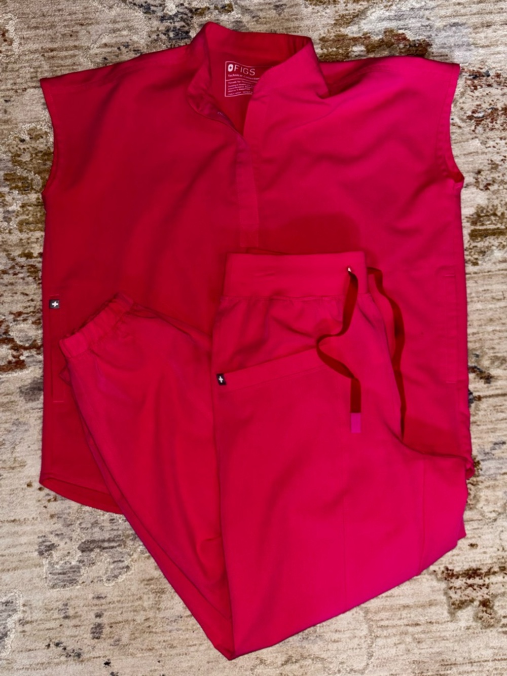 Figs Women’s Scrub Set in Fuchsia Pink